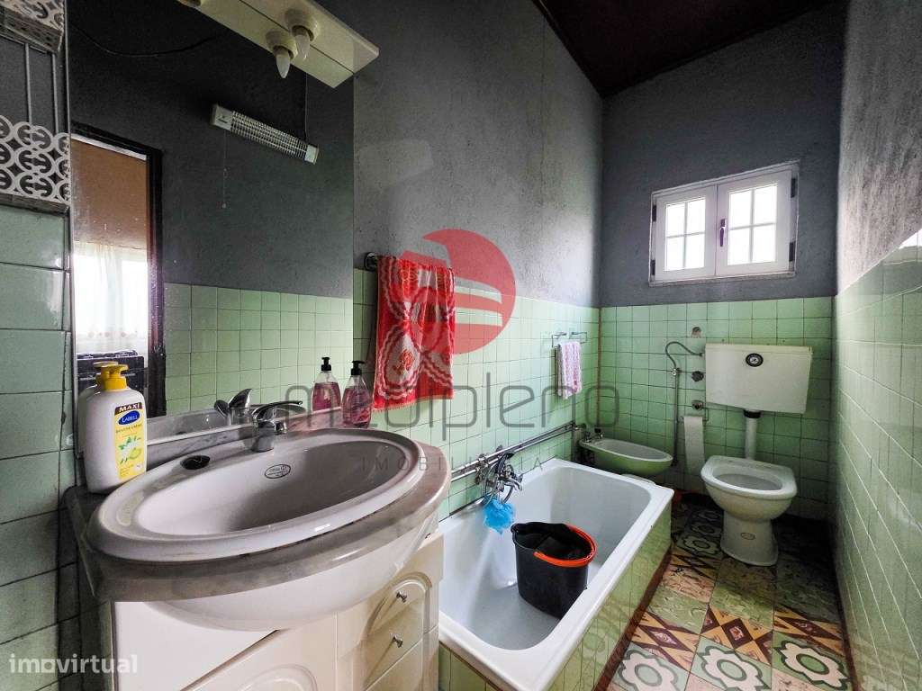 MORADIA T8 C/ LOGRADOURO, COMÉRCIO E TERENO-6