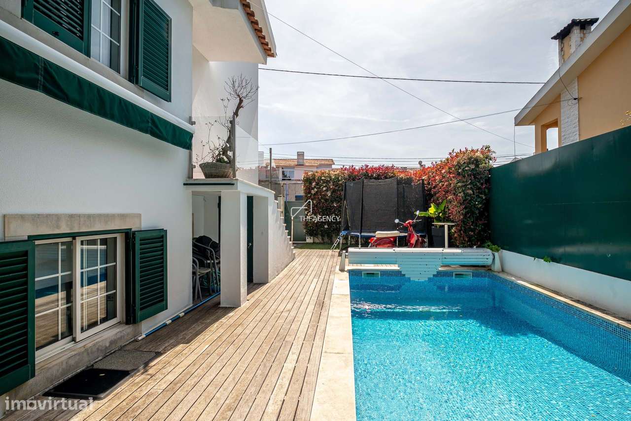 Moradia Independente no Estoril com 4 Quartos, Piscina e Garagem-29