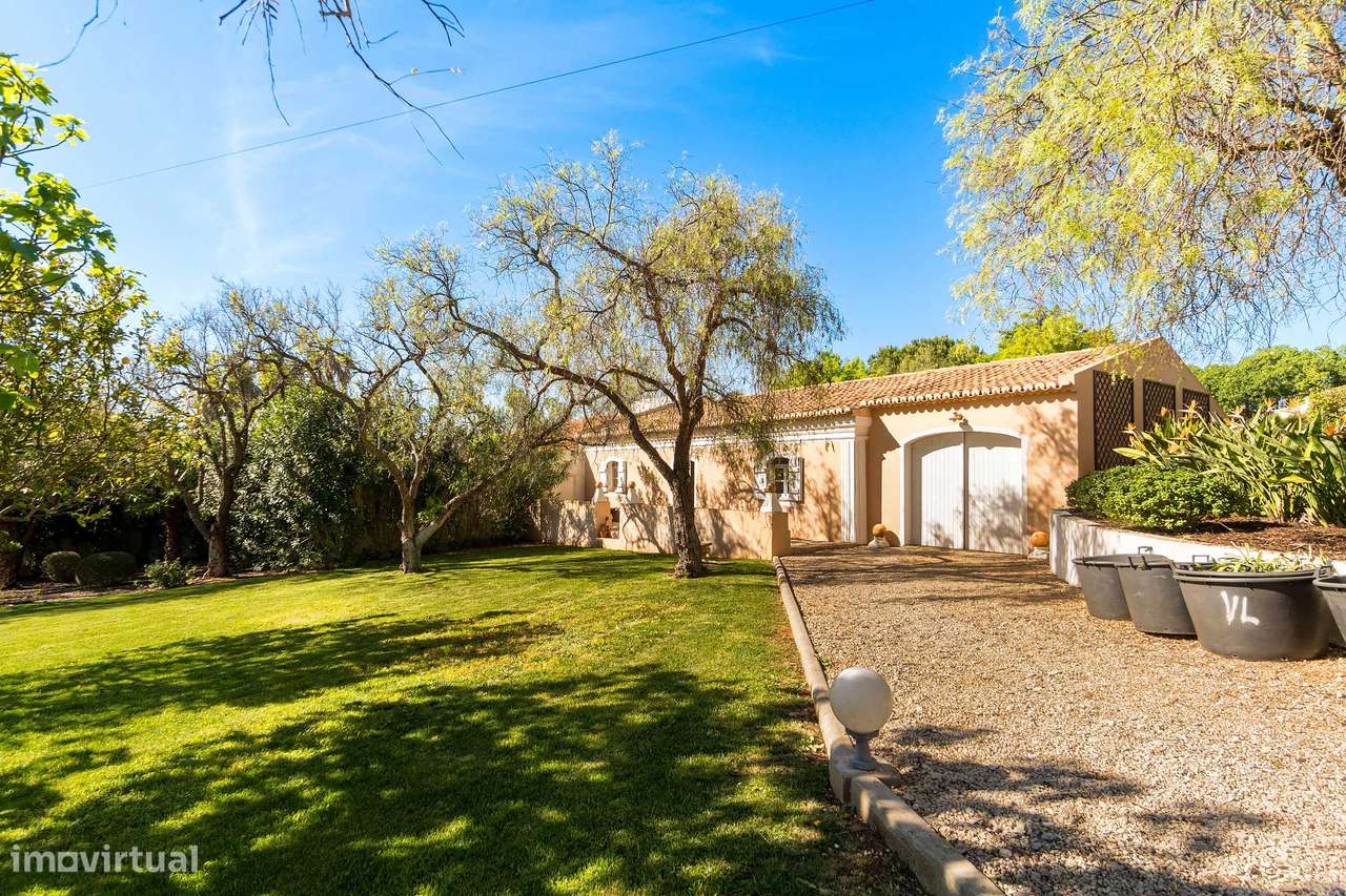 Moradia de luxo com piscina, anexo, campo de ténis  e jardim-4