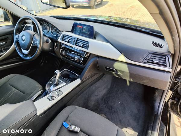 BMW Seria 3 320d xDrive - 27