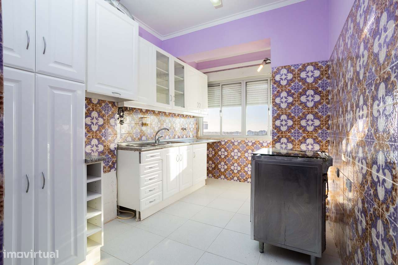 Oeiras, Apartamento T2 – Potencial para Criar e Renovar ao Seu Gosto!-22