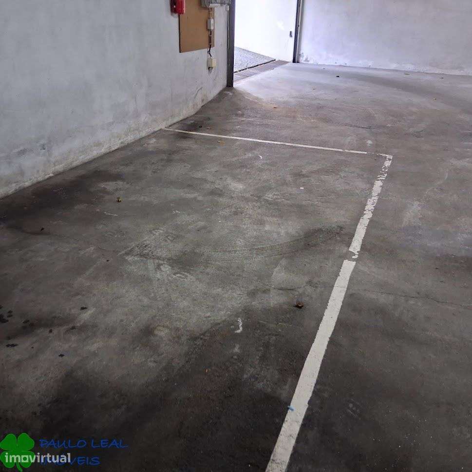 t4 com terraço panorâmico com garagem box dupla e lugar de garagem-12