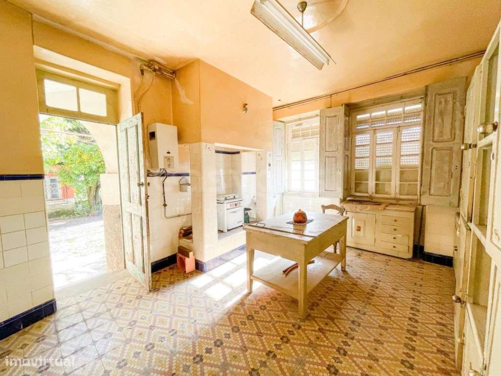 Moradia V3 talha Senhorial, localizada na Freguesia de Sabugosa - Grande imagem: 5/39