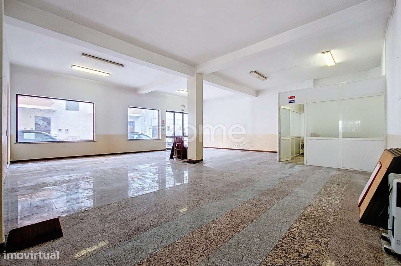 Loja no centro de São Bartolomeu de Messines com 216m2-12