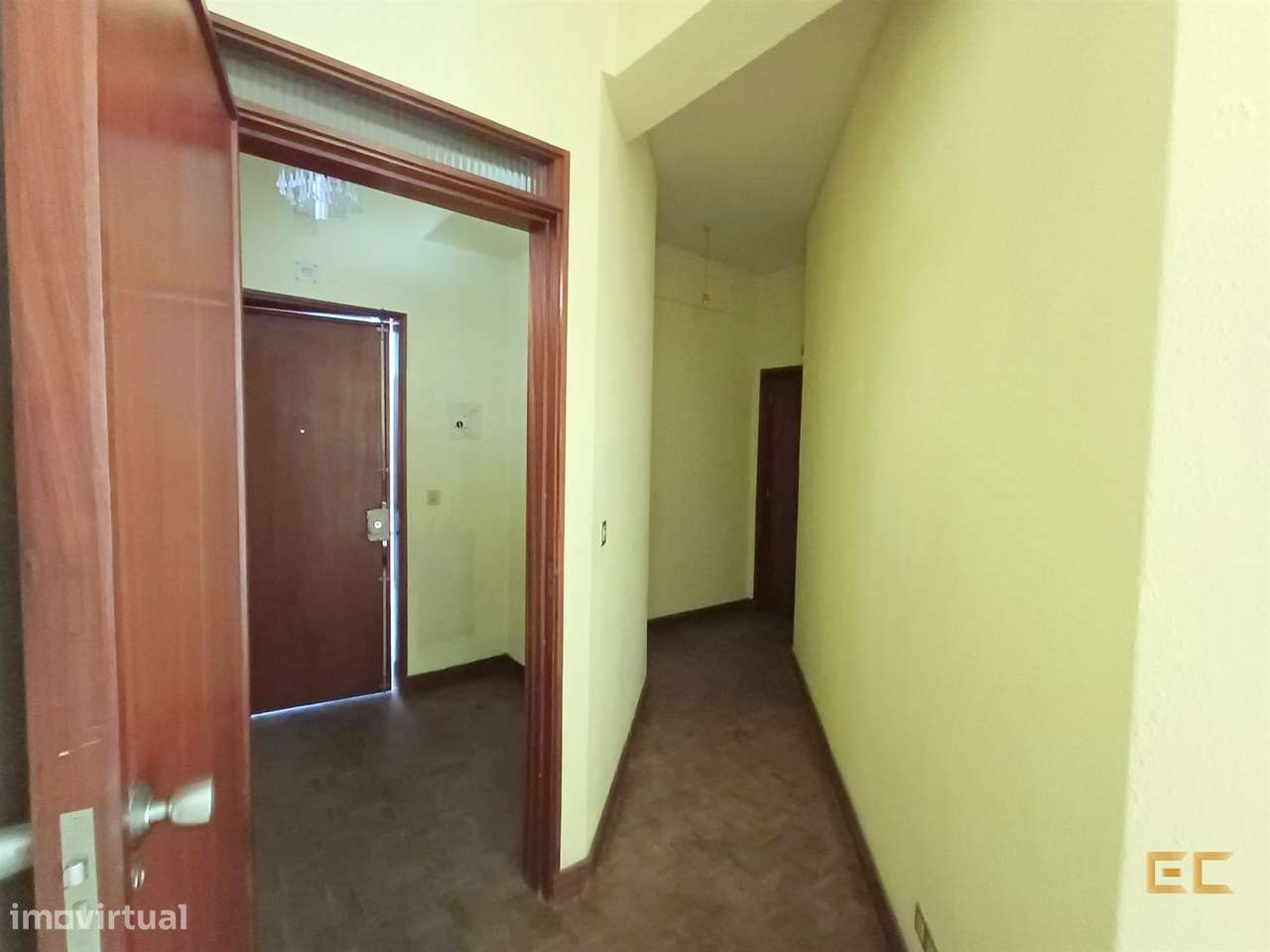 Apartamento T3 com Garagem - Abadias!-22
