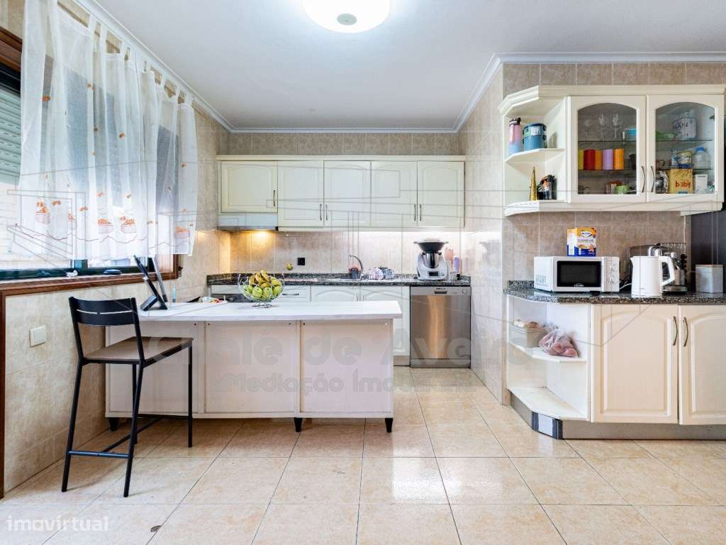 Apartamento T3 com garagem (Grijó) VNG-1