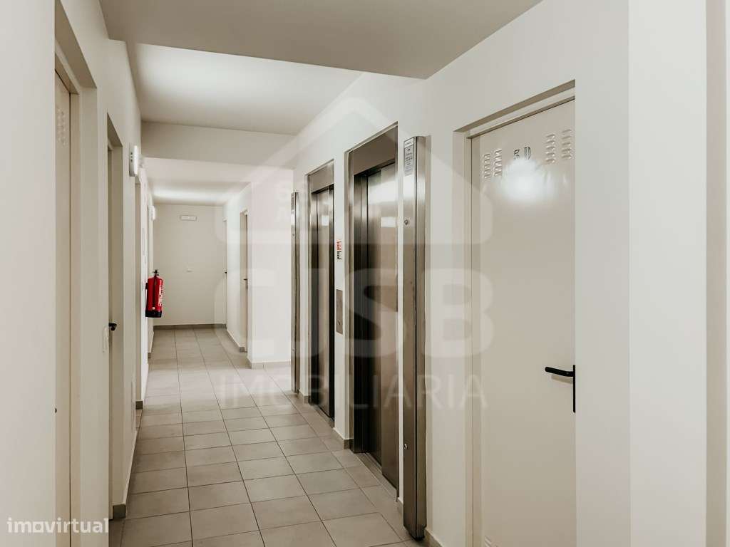 Apartamento T2 Torre da Marinha-27