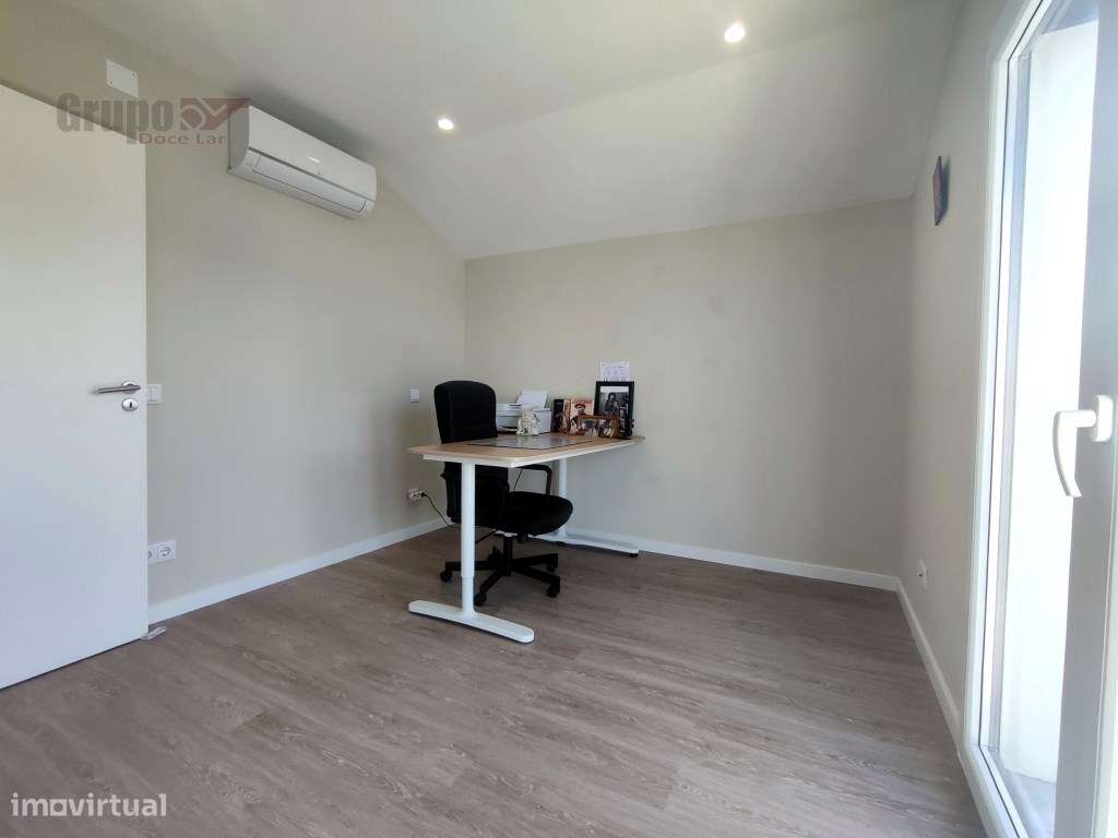 Moradia Geminada T3 Triplex, com Garagem e como Nova em Quinta do C...-23