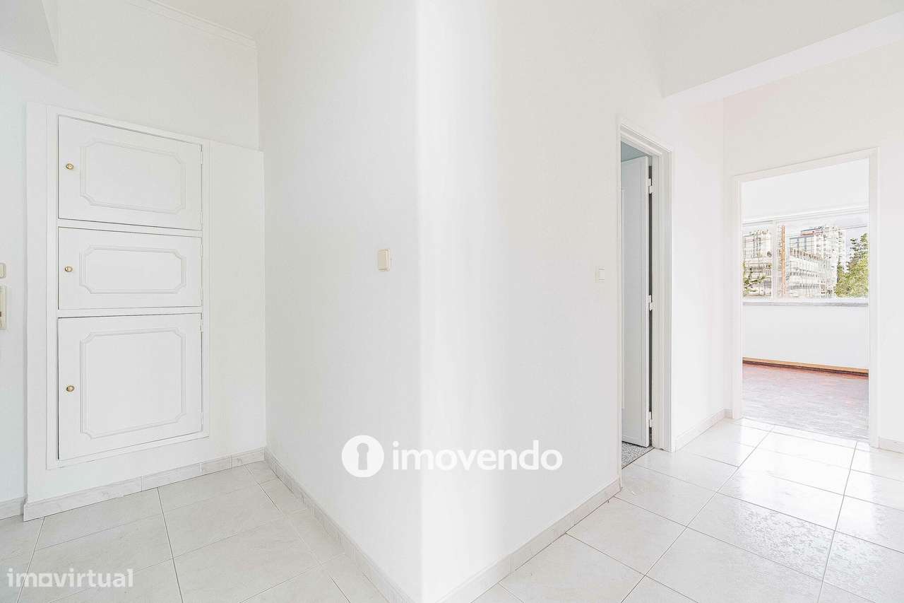 Apartamento T2 com áreas amplas, em Odivelas-26