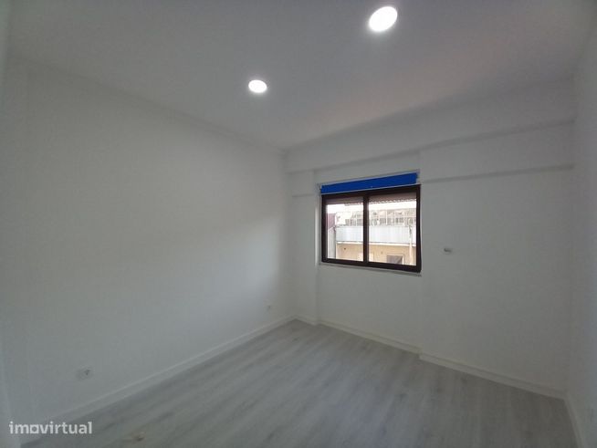 Apartamento Duplex Totalmente Remodelado na Costa da Caparica-18