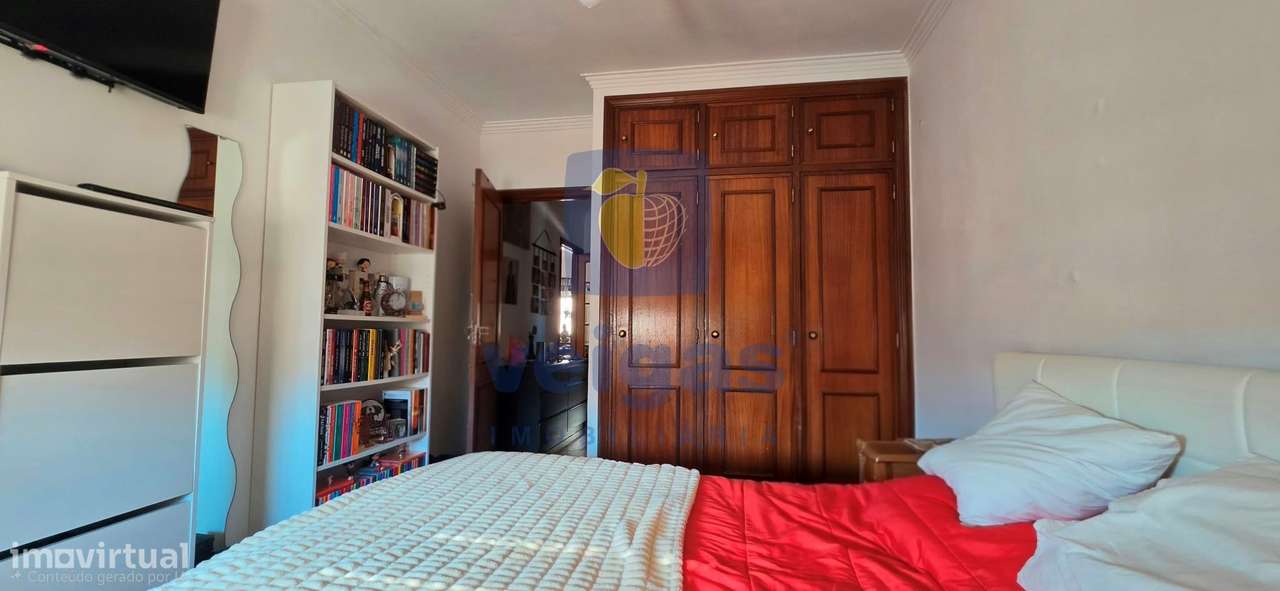 Fantástico T2 Renovado, na Av. da Liberdade – Monte Abraão-10