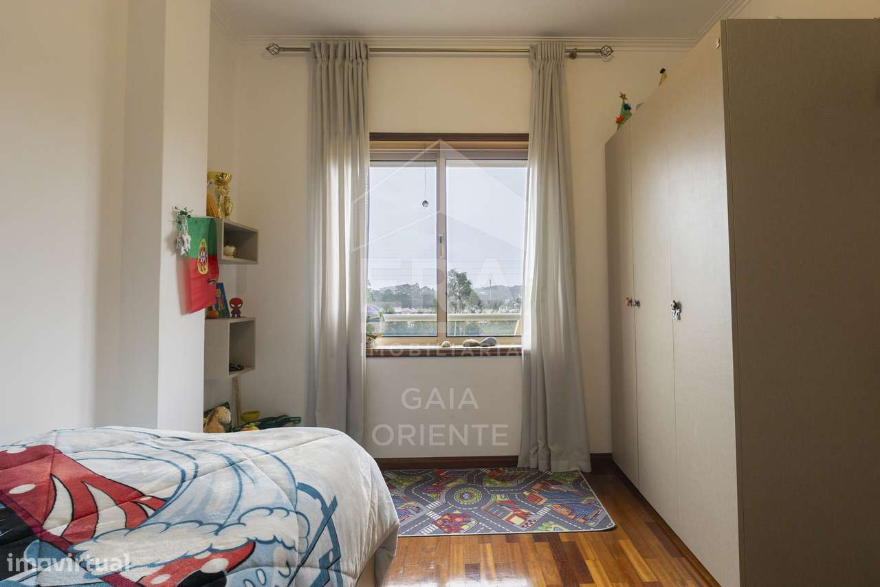 Apartamento T3 com Áreas Generosas em Serzedo-35