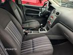 Ford Focus Turnier 2.0 16V Ghia - 25