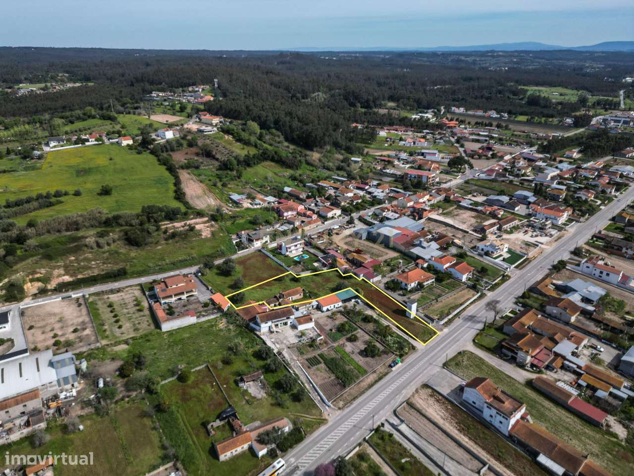 Casa para recuperar com +2500m² de terreno - excelente oportunidade - Grande imagem: 4/34
