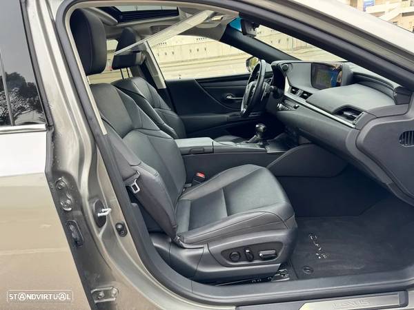 Lexus ES 300h Special Edition - 34