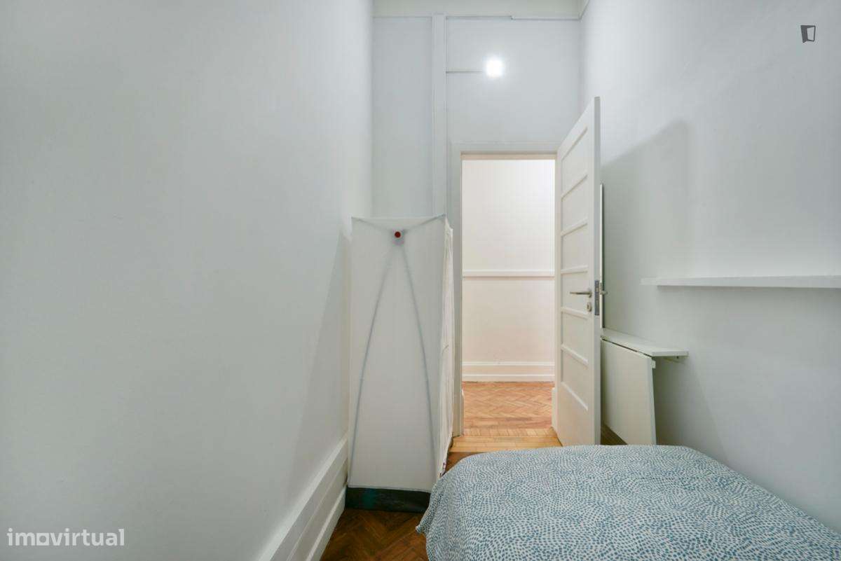 Quarto - localizado em Marquês de Pombal Lisbon - Grande imagem: 5/7