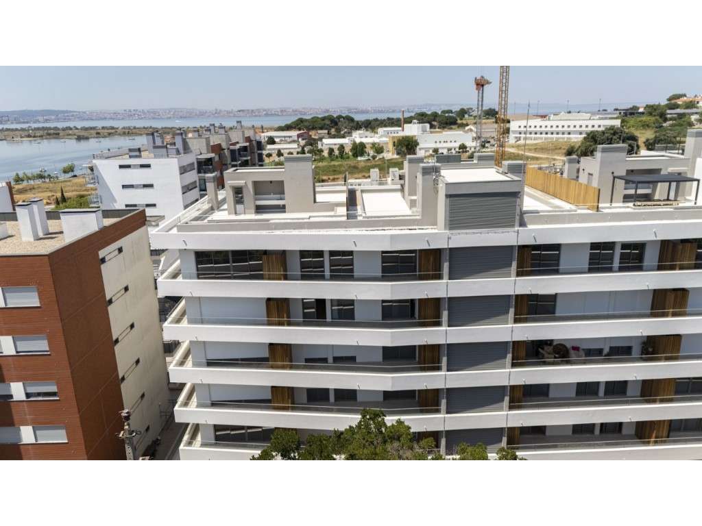 Apartamento T2 Novo no Seixal Baía com Terraço e Estacionamento-21
