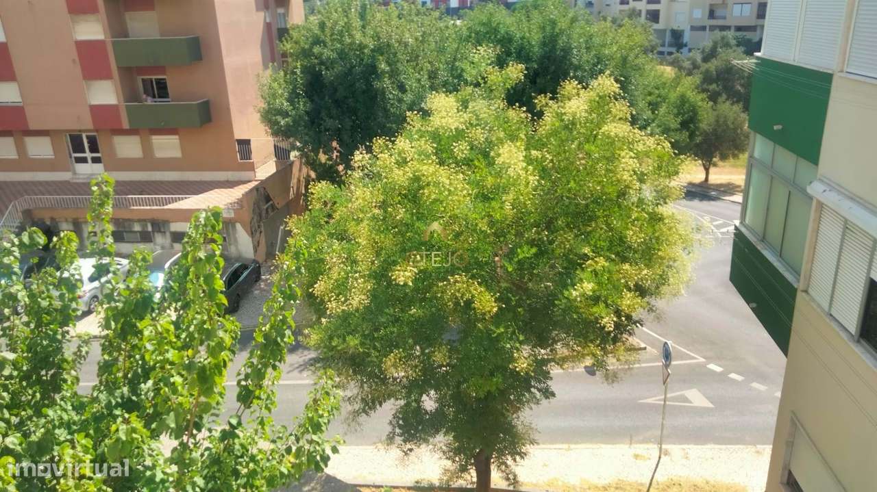 LOJA PARA VENDA  POVOA de SANTA IRIA  COM 260m2-20