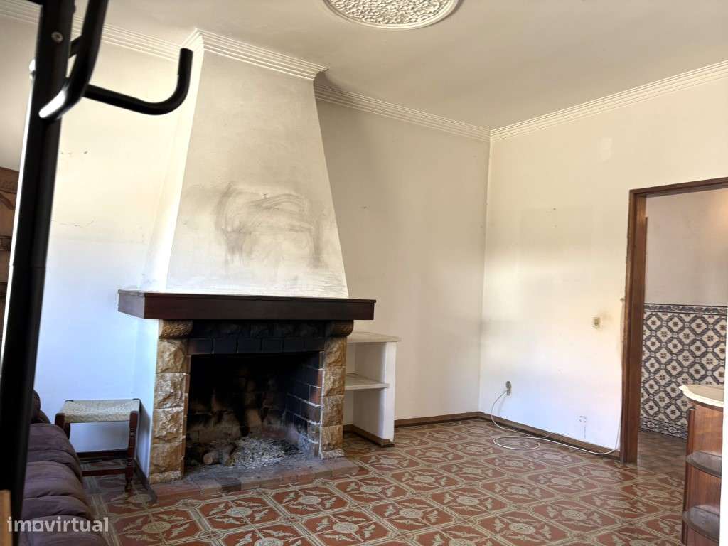 MORADIA PARA RECONSTRUÇÃO - GRANDE POTENCIAL DE VALORIZAÇÃO

Rua ...-27