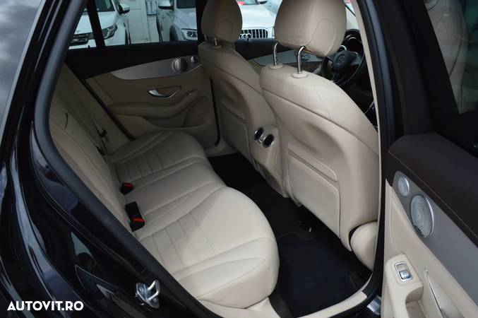 Mercedes-Benz GLC 300 4Matic 9G-TRONIC Exclusive - 26