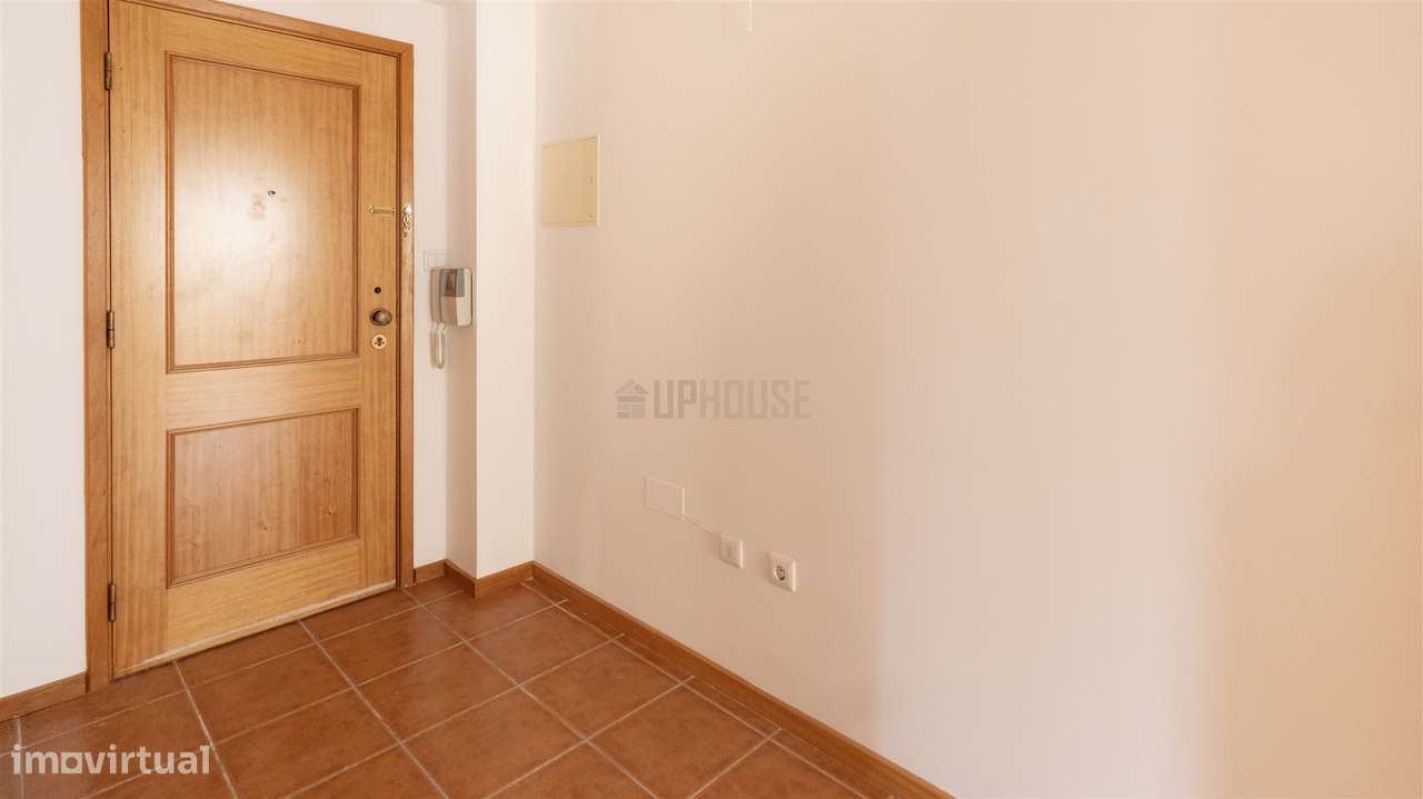 Apartamento T2 com Garagem Fechada - A Dois Minutos do Centro de Viseu-14