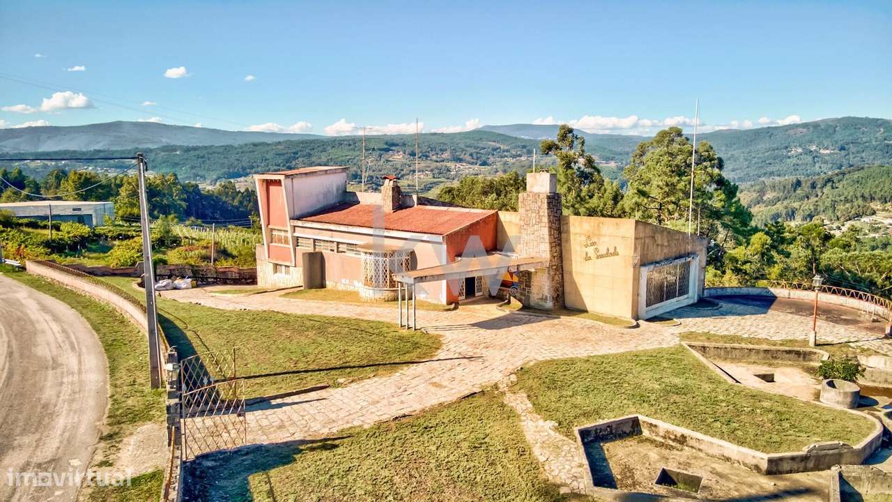 Moradia T4 Projetada pelo Ilustre Arquiteto Oscar Niemeyer em Chaviãe - Grande imagem: 4/54