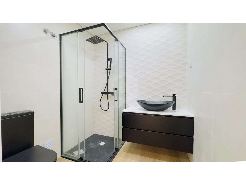 Moradia T4 com piscina - Quintinhas-34