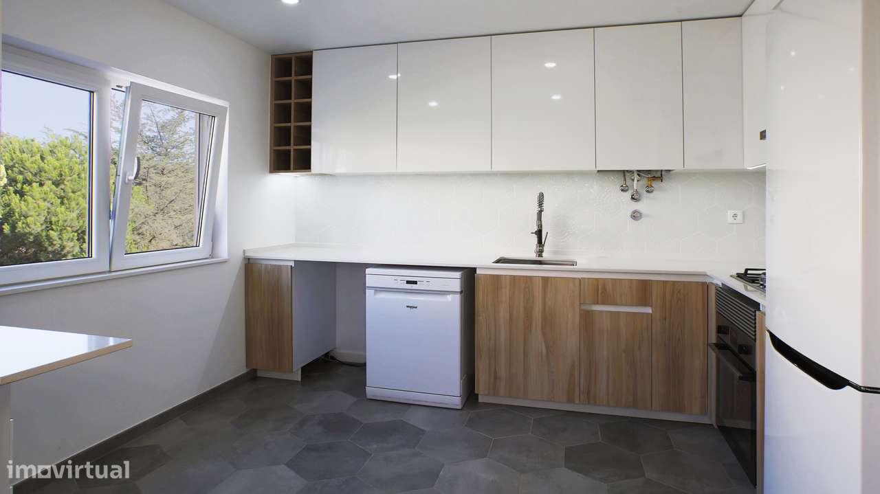 Apartamento T2 Totalmente Renovado na Charneca da Caparica - Grande imagem: 3/14