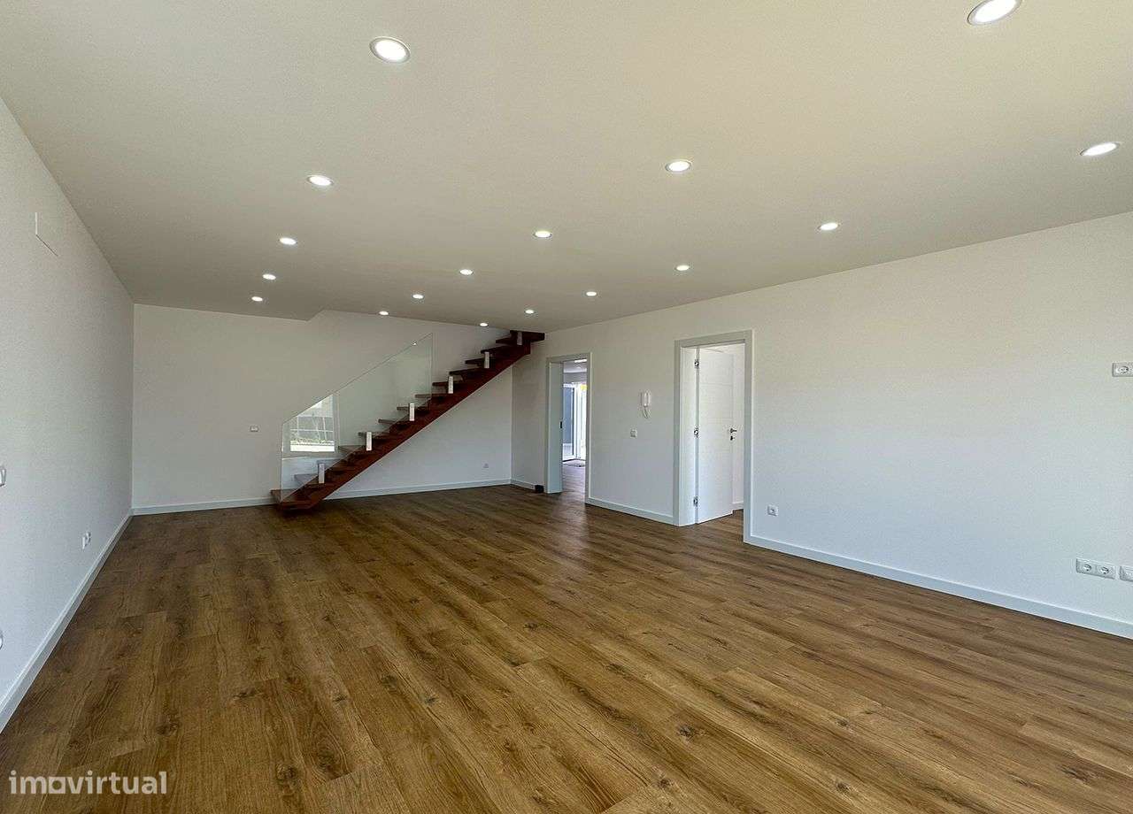 Espaçosa Moradia V4 com piscina - Coimbrã / Peniche-8