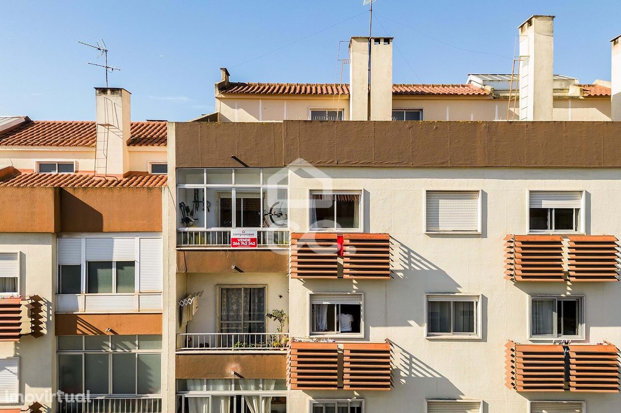 Apartamento T2 de 4º andar c/ varanda | Queluz (Sintra)