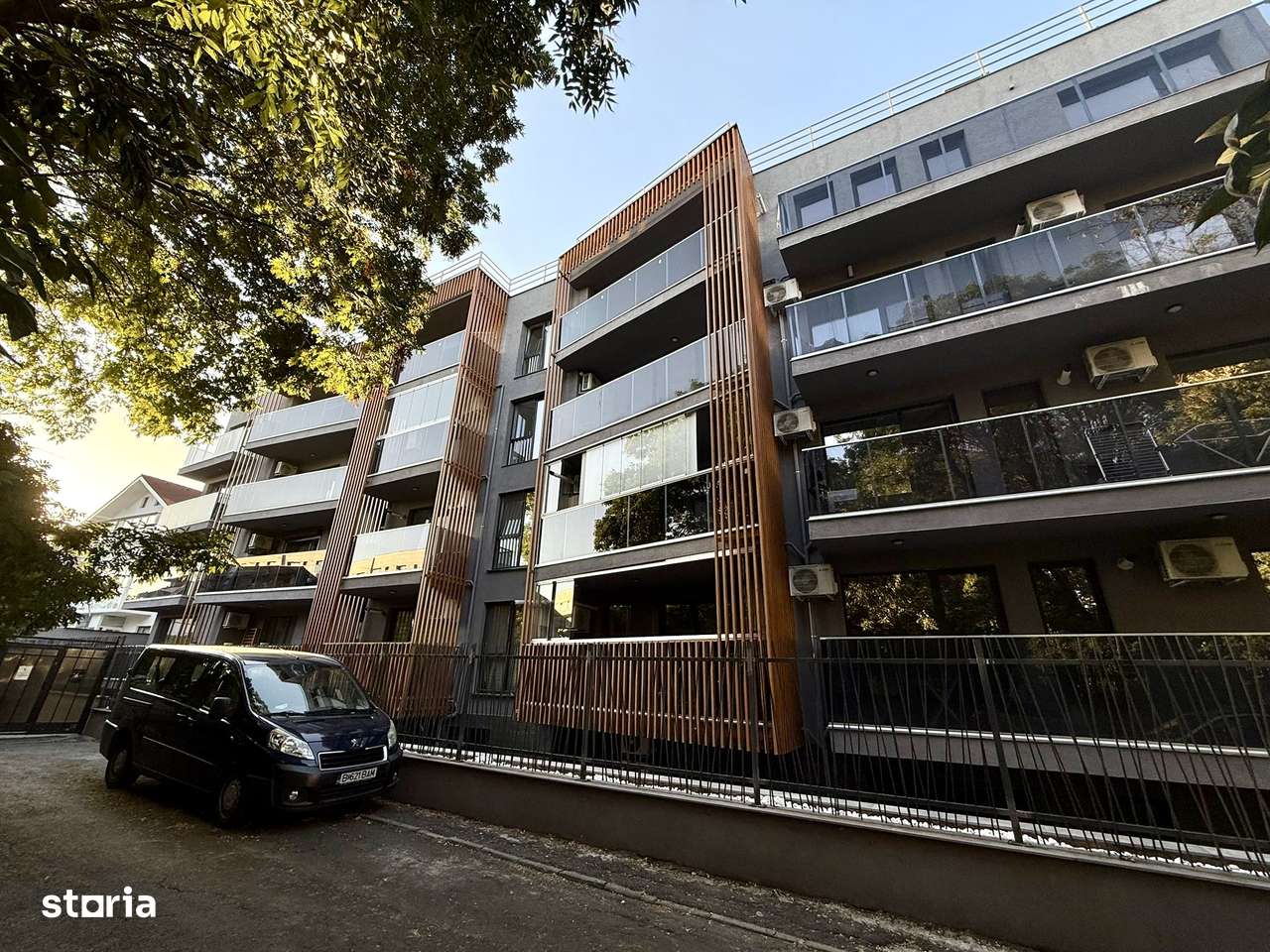 Studio Decebal | Bloc nou-3