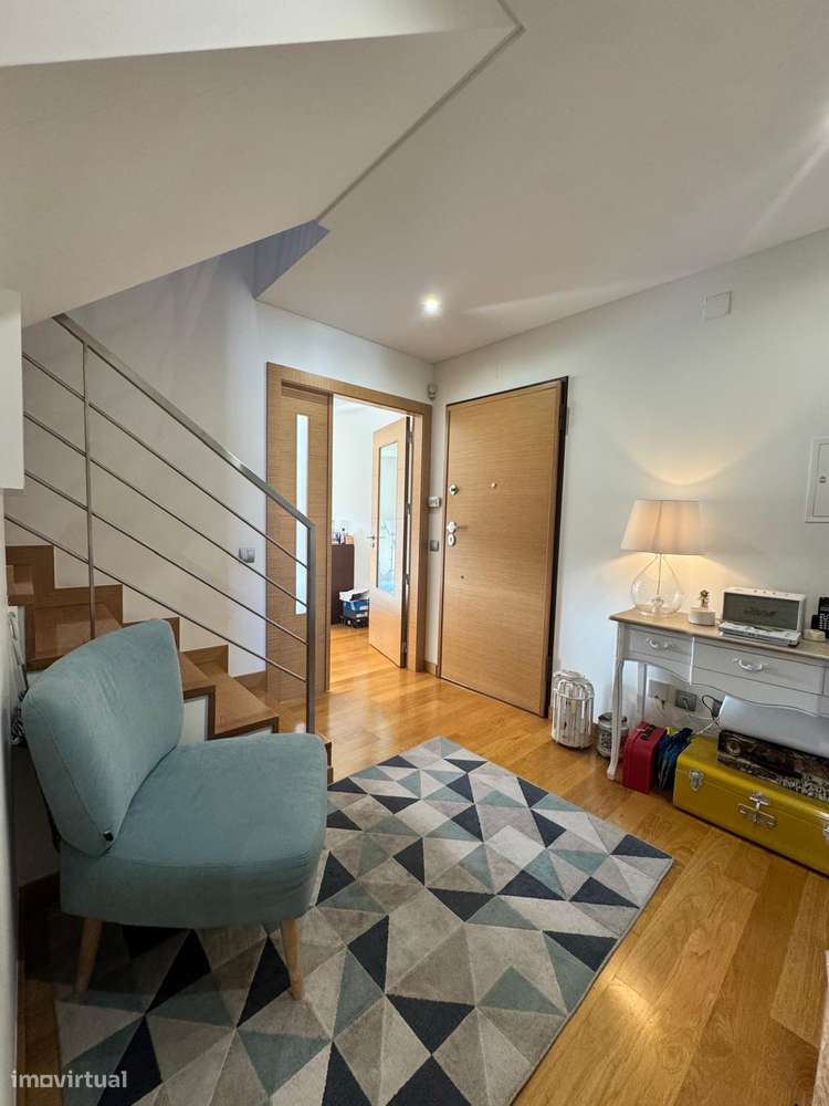 Apartamento duplex T4 com 3  garagens-3
