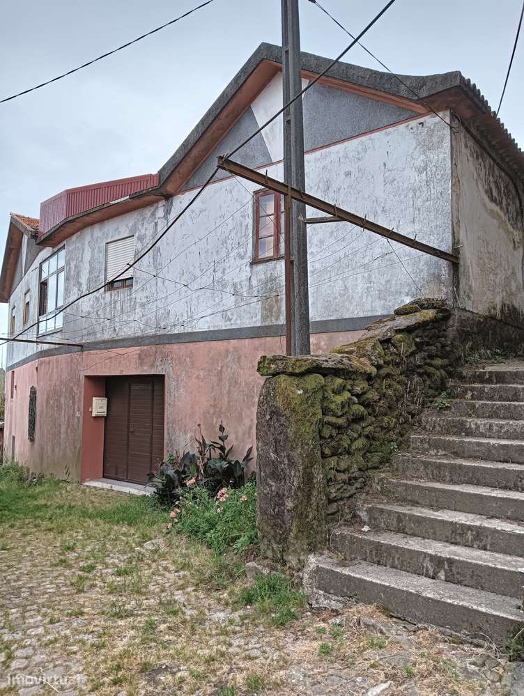 Moradia Familiar R/C e 1º andar - Grande imagem: 2/12