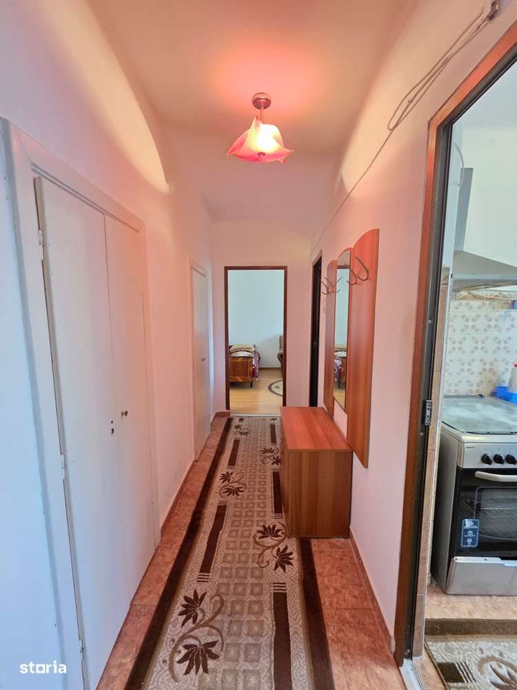 2 camere, B-dul Roman Mușat, zona Hotelului Roman, etaj 3, mobilat - Imagine principală: 5/6