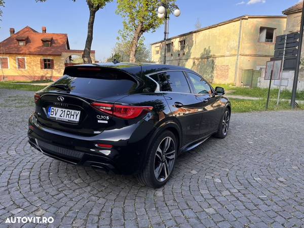 Infiniti Q30 2.2d DCT AWD Premium City Black - 6