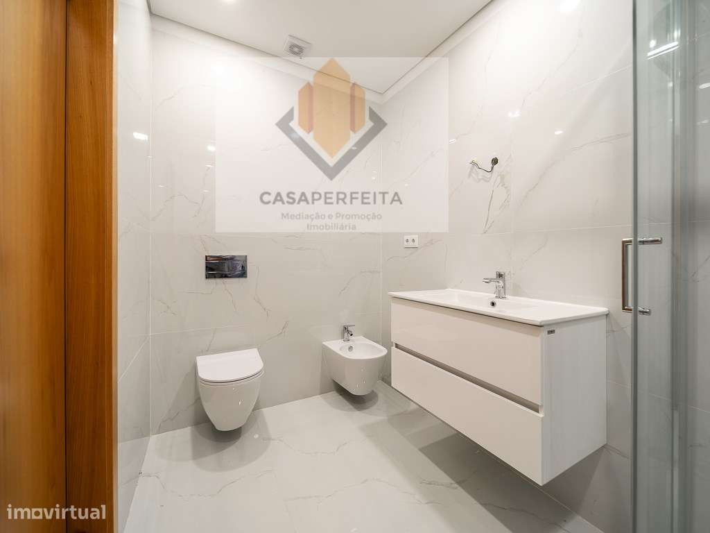 Apartamento T1 Novo com Varanda Ampla e Lugar de Garagem - Oliveira...-23