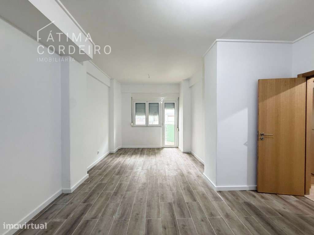 T4, situado no centro de Almada, a poucos minutos a pé da Praça São... - Grande imagem: 2/20