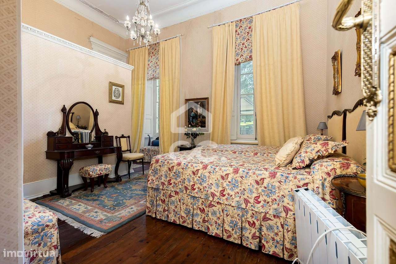 Palacete de inspiração neoclássica francesa com jardim botânico de Jea-16