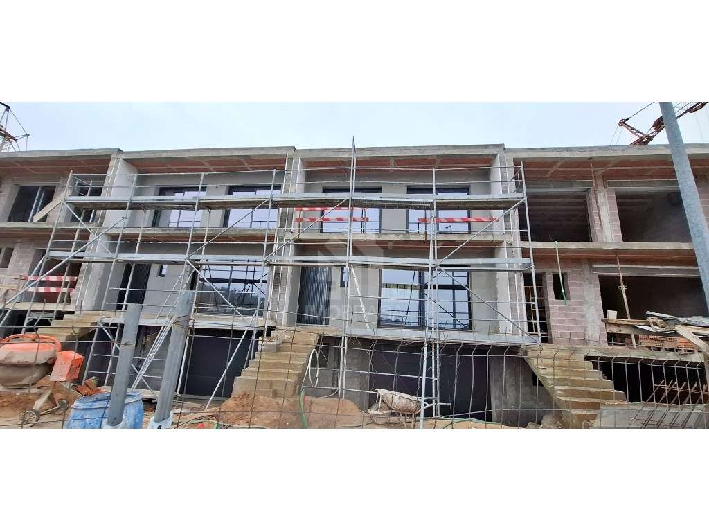 Moradia em Banda - Parada de Tibães - Grande imagem: 3/37