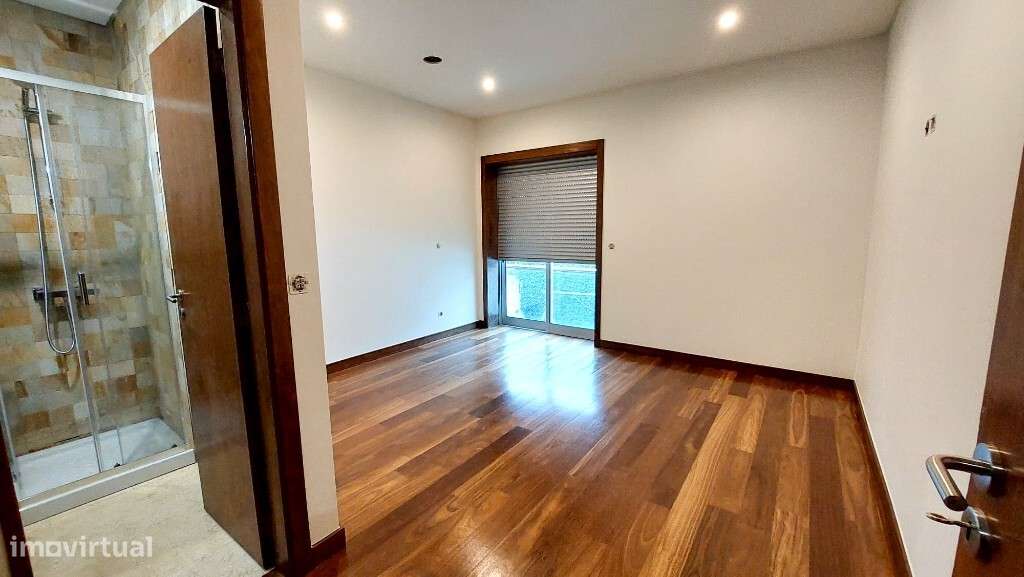 Moradia V4+1 em Banda com Piscina - Dume, Braga-21