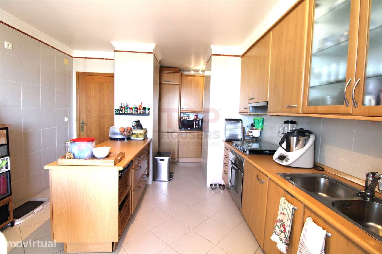 Penthouse T4+1 com Terraço Panorâmico e dois estacionamentos-55