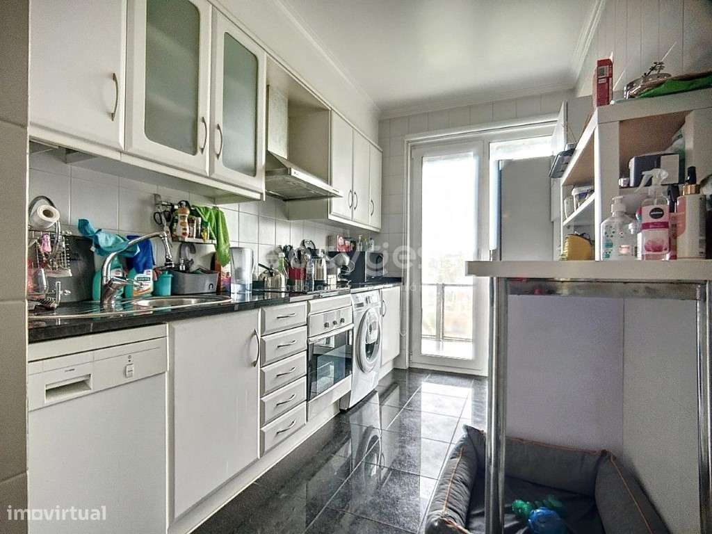 T1 com 118m2 em condomínio privado, garagem, junto ao Teatro da Comuna - Grande imagem: 5/17