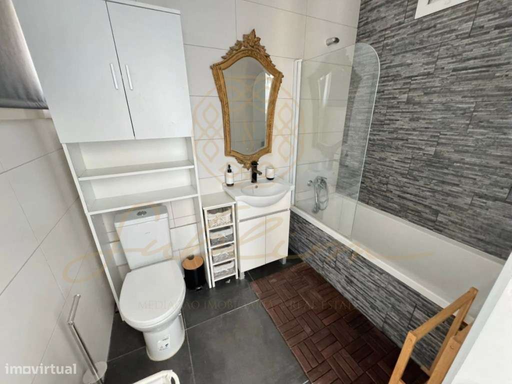 Apartamento T3 Renovado no Centro da Vila-11