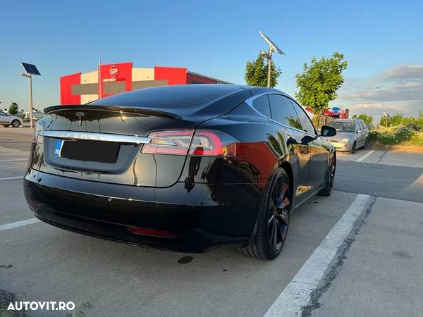 Tesla Model S - 13