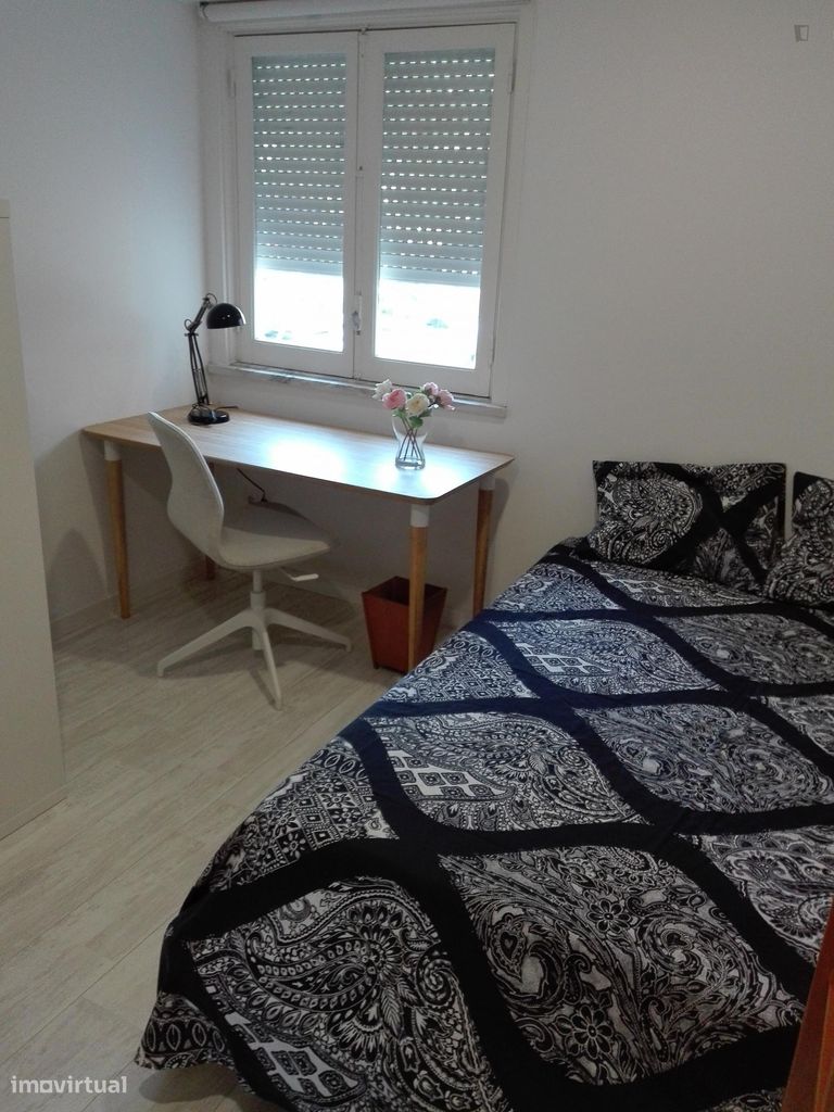 321476 - Quarto com cama de casal em...