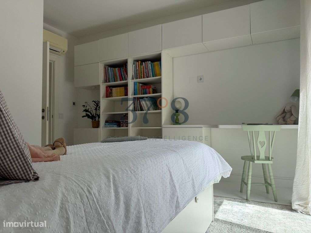 Uma vivenda de 4 quartos com piscina, num terreno de 2 hectares a 10 m-28