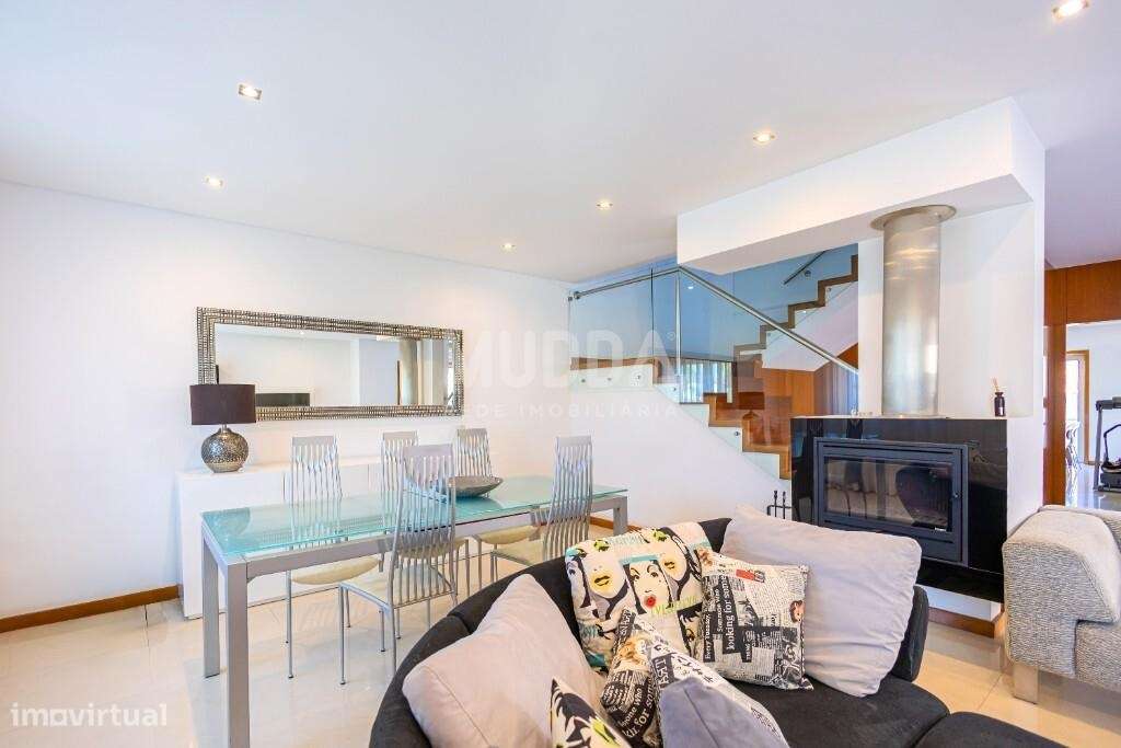 Excelente moradia geminada T4 em Santa Maria da Feira-5