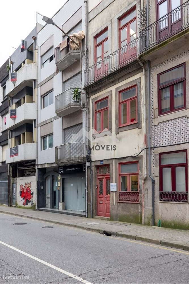 Prédio | Renovado | Serviços | Área exterior | Estacionamento - Grande imagem: 5/46