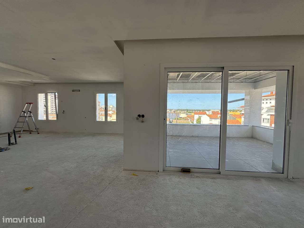 T4 em construção junto à Rodoviária. Vende o Construtor.-5