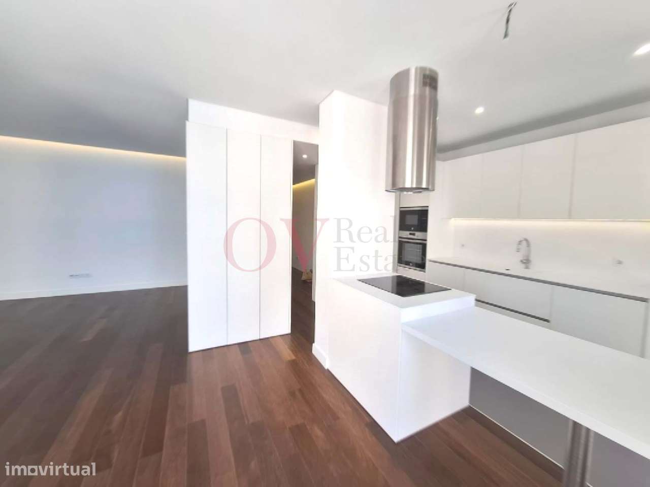 Apartamento T4 com remodelação total na rotunda da Boavista-0